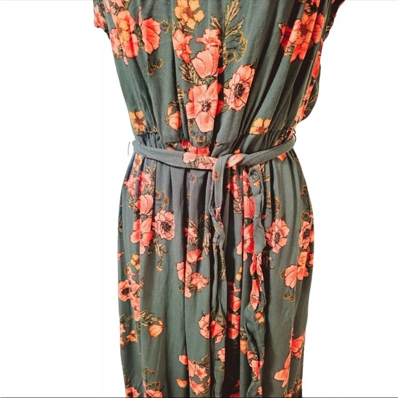 Beautiful Summer Dress - Picture 4 of 6